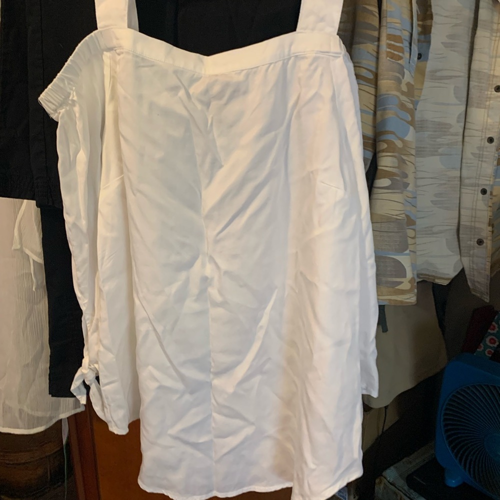 Off Shoulder white top w straps by Chico’s